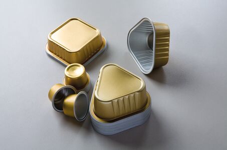 Von HLM hergestellte dünnwandige Aluminiumschalen und -kapseln.
